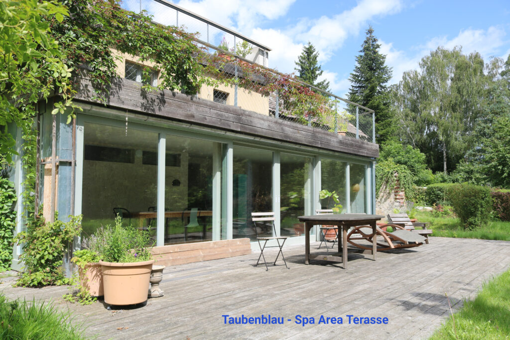 Kopie von Taubenblau Spa Area Terasse