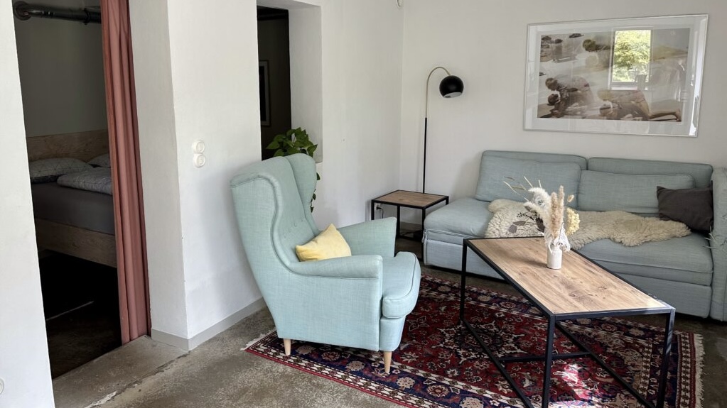 6_C_IMG_8045_Zimmer_Apartment_Bett_Couch-1024x768